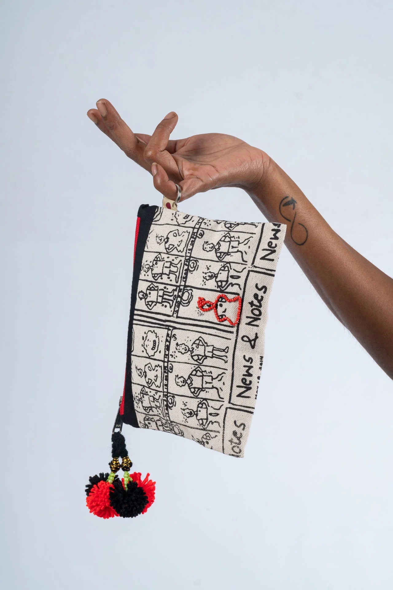 Hand-embroidered Organic Cotton Doodle Pouch- NUOVA - Image 3