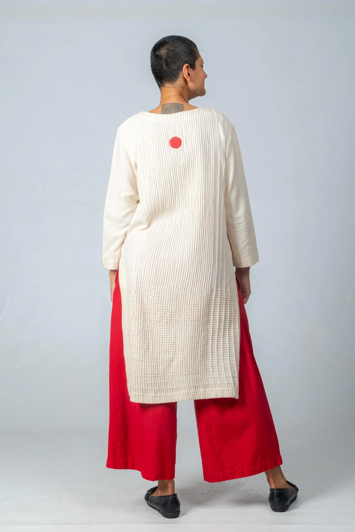 Set of 2- Natural Khadi Pintuck Kurta & Red Trousers - Image 3