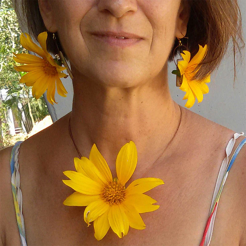 Wear-a-Flower Ceramic Set - Necklace & Earrings - Image 5